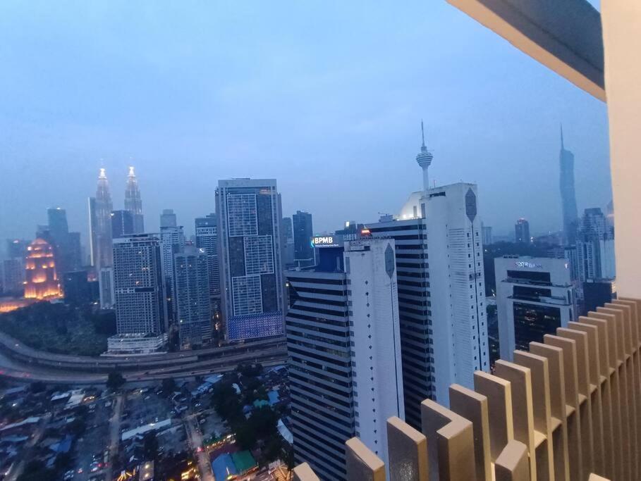 Апартаменты Cl 27A Insta Klcc View & Infinity Pool View Куала-Лумпур Экстерьер фото