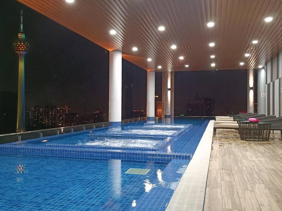 Апартаменты Cl 27A Insta Klcc View & Infinity Pool View Куала-Лумпур Экстерьер фото