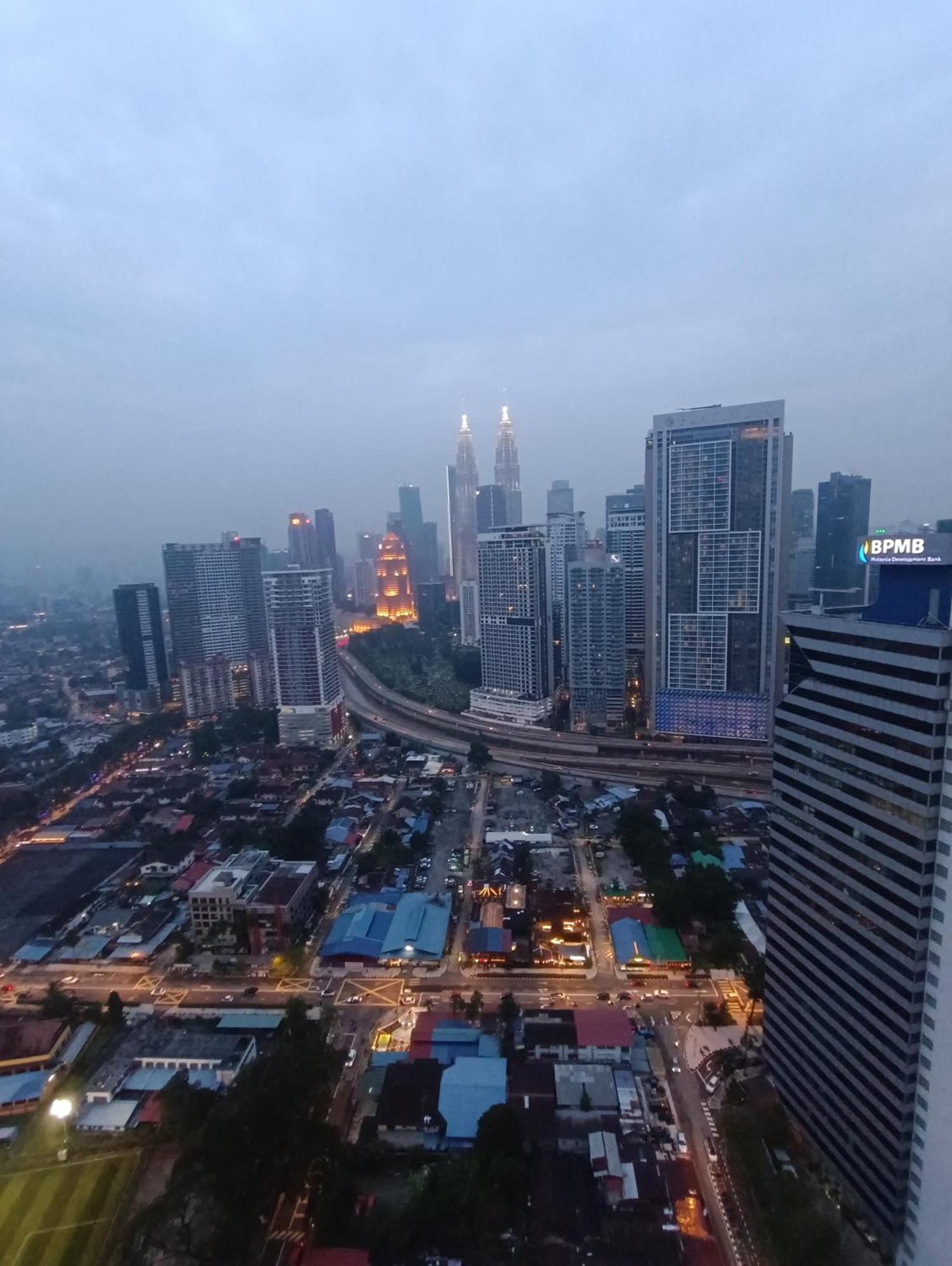 Апартаменты Cl 27A Insta Klcc View & Infinity Pool View Куала-Лумпур Экстерьер фото